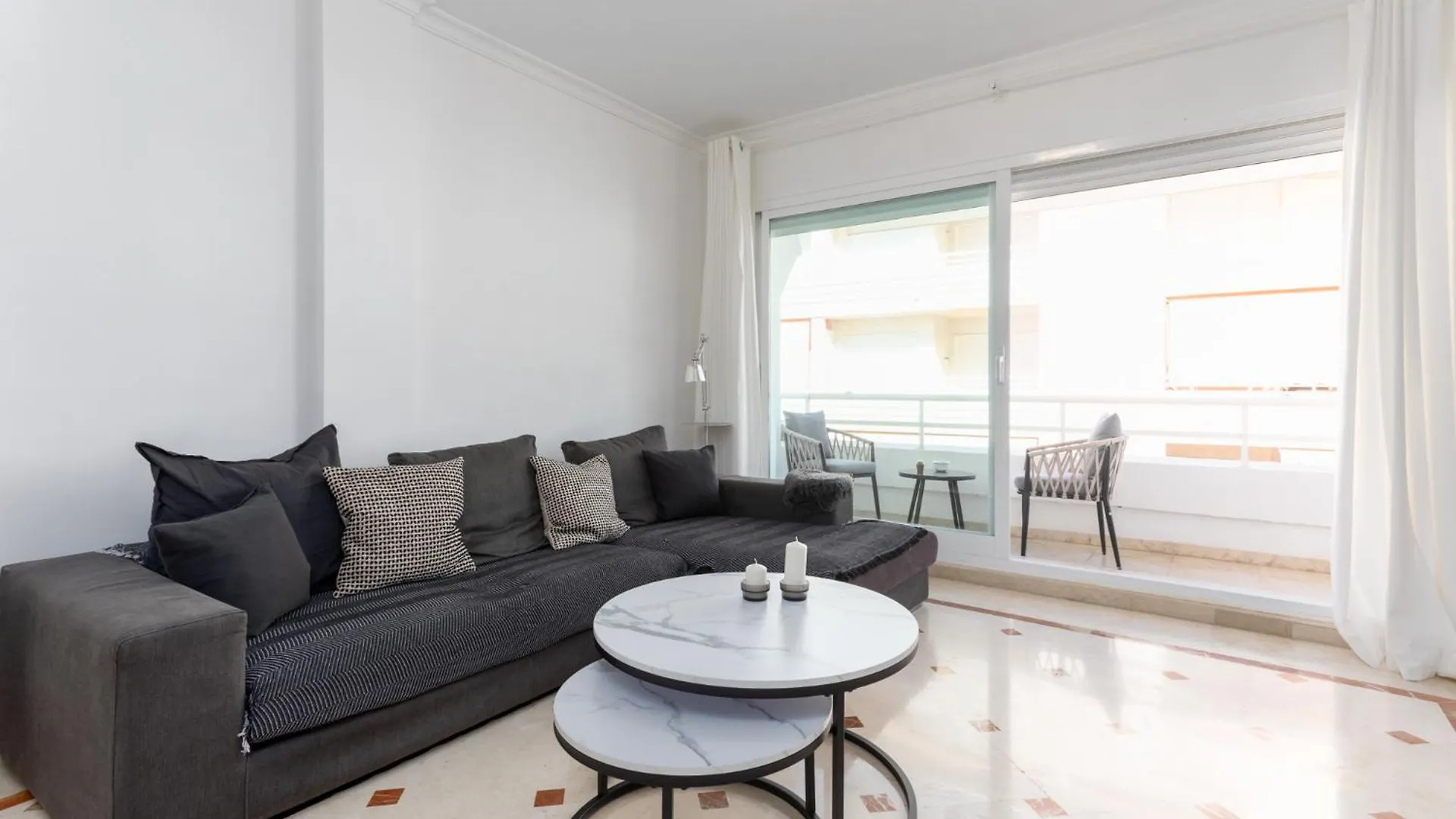 Luxury two bedrooms apartment Avenida del Mar Marbella Spanje